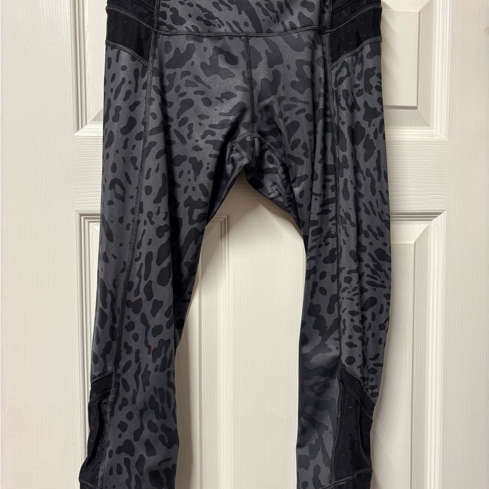 Lululemon crop 21” size 8